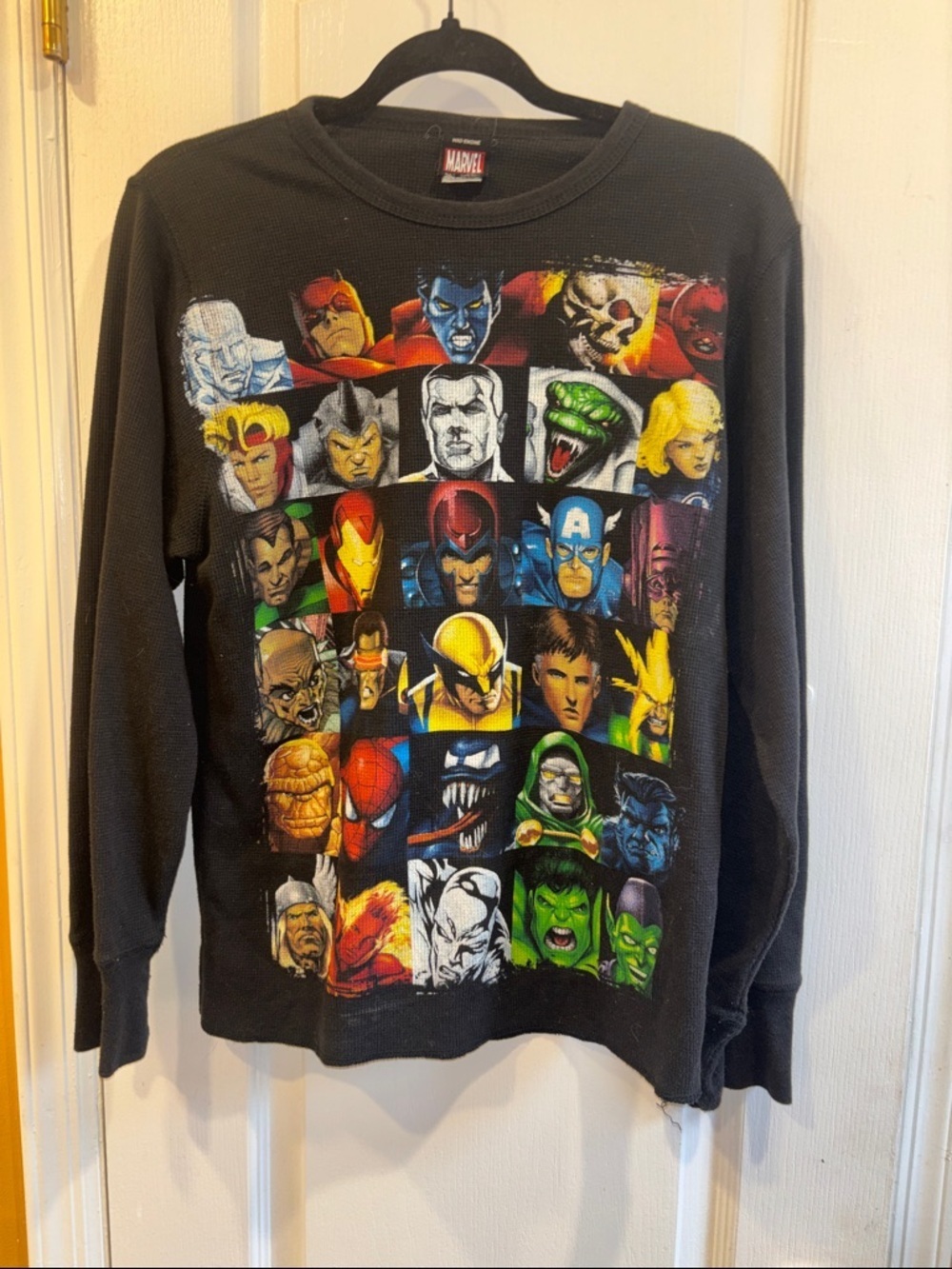 MARVEL TEE SHIRT LONG SLEEVE BLACK WITH GRAPHIC OF 30 MARVEL CHARACTERS SIZE 18